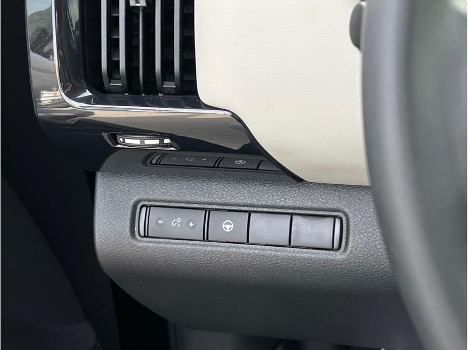 2022 Nissan Pathfinder SV Sport Utility 4D