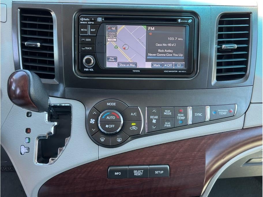2014 Toyota Sienna XLE Minivan 4D