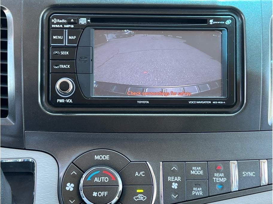 2014 Toyota Sienna XLE Minivan 4D