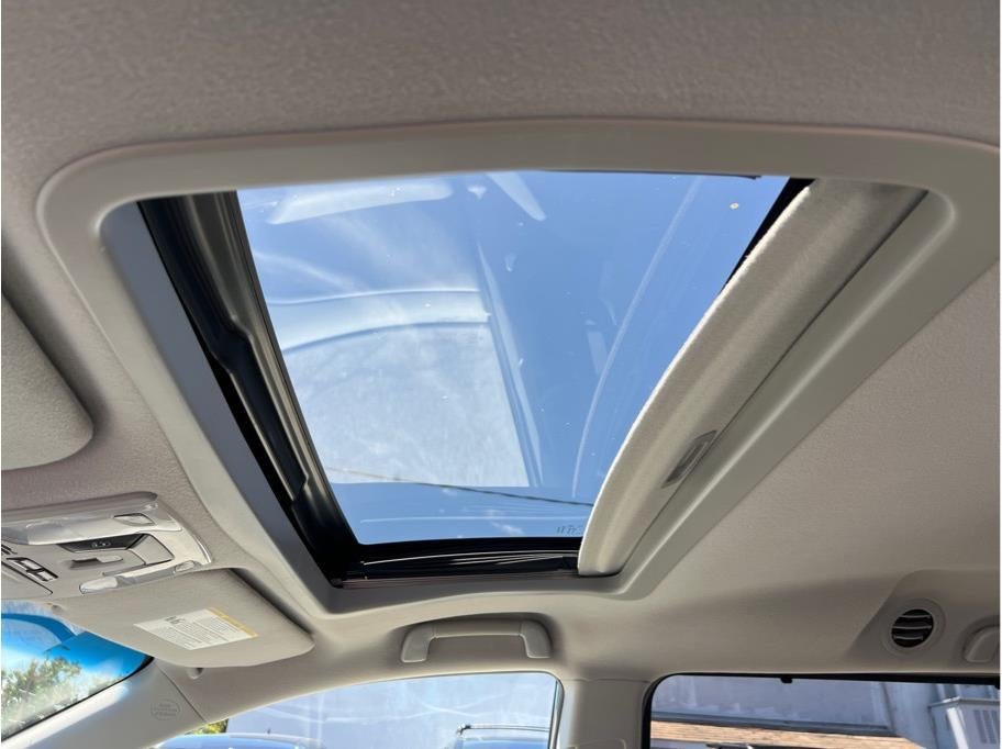 2014 Toyota Sienna XLE Minivan 4D