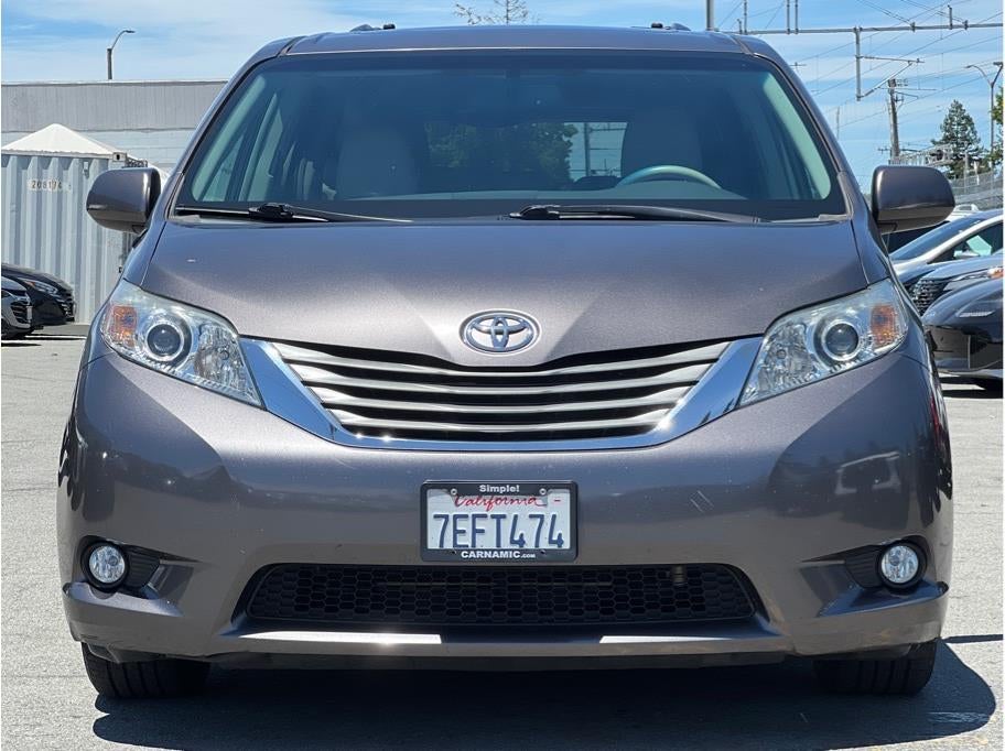 2014 Toyota Sienna XLE Minivan 4D