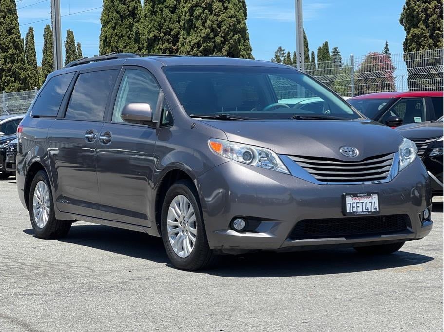 2014 Toyota Sienna XLE Minivan 4D
