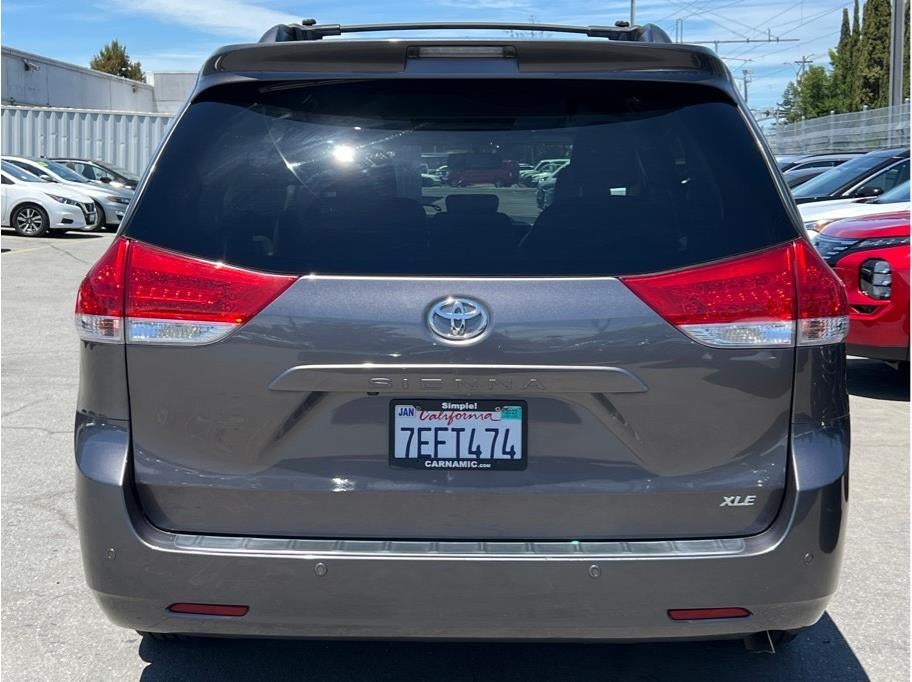 2014 Toyota Sienna XLE Minivan 4D