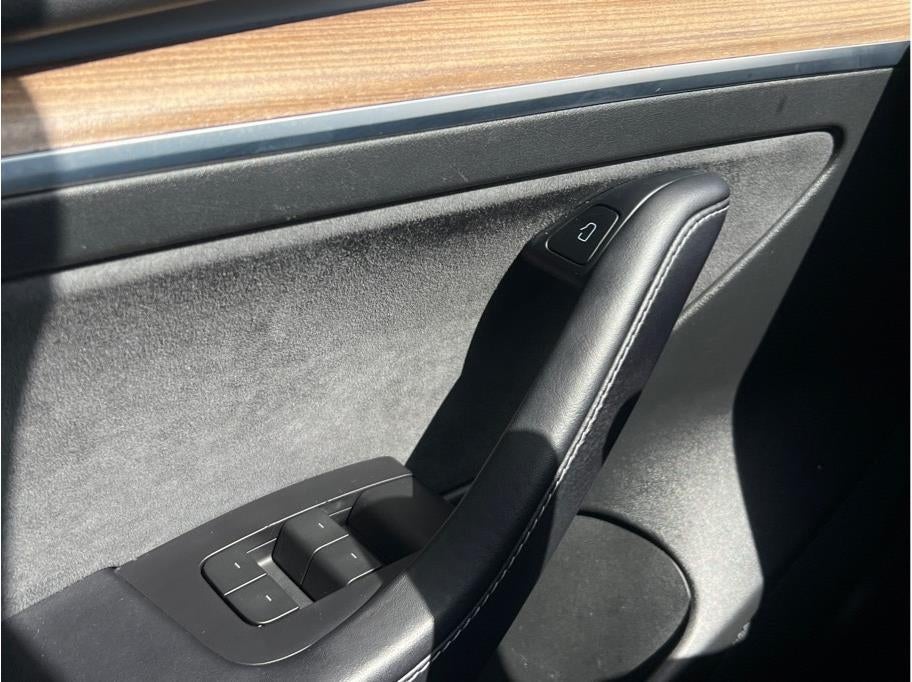 2022 Tesla Model 3 Long Range Sedan 4D