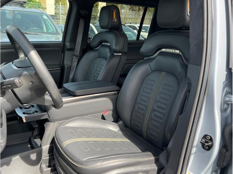 2024 Rivian R1S Dual Motor Large Pack