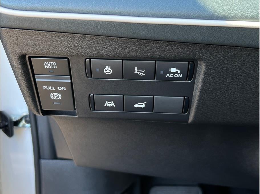 2026 Nissan LEAF PLATINUM PLUS Hatchback 4D