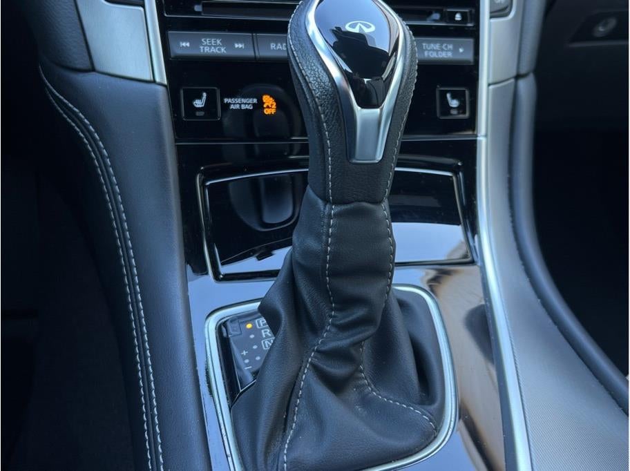 2022 INFINITI Q60 LUXE Coupe 2D
