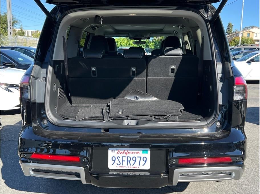 2025 INFINITI QX80 LUXE Sport Utility 4D