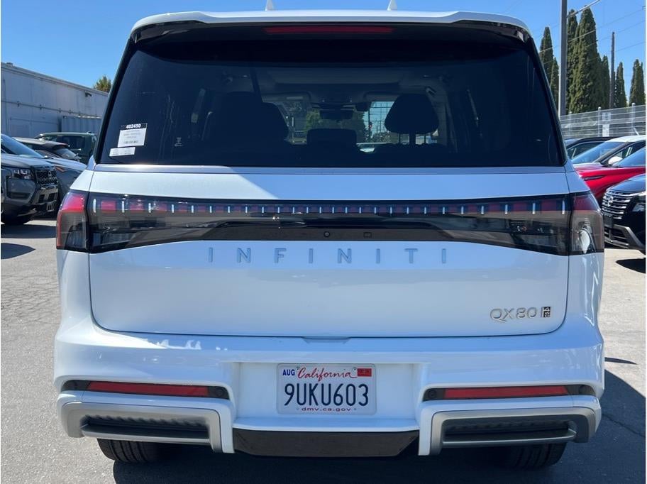 2025 INFINITI QX80 SENSORY Sport Utility 4D