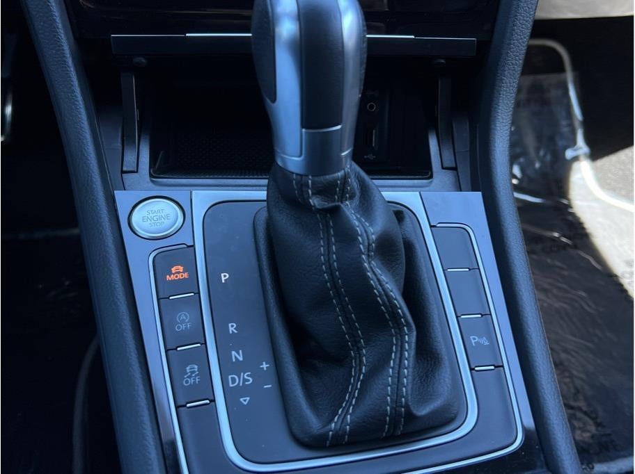 2018 Volkswagen Golf R Hatchback Sedan 4D