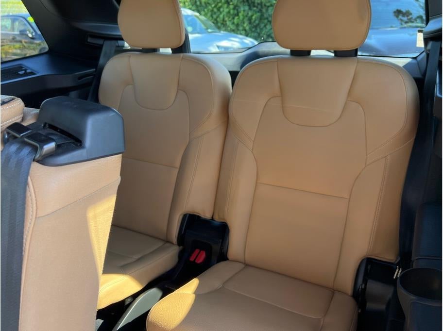 2019 Volvo XC90 T8 Momentum Sport Utility 4D