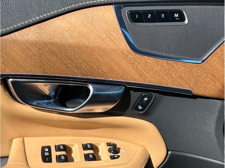 2018 Volvo XC90 T8 Inscription Sport Utility 4D