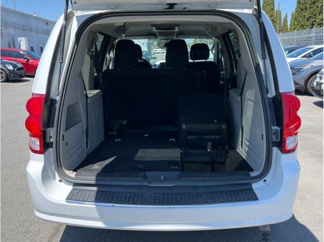 2017 Dodge Grand Caravan Passenger SE Minivan 4D