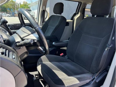 2017 Dodge Grand Caravan Passenger SE Minivan 4D