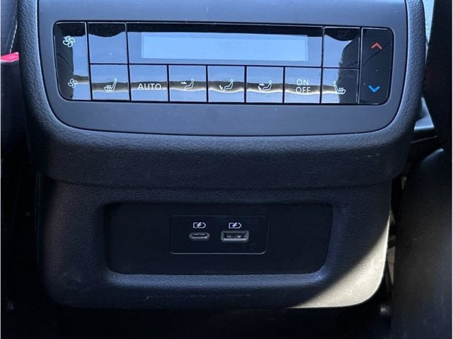 2025 Nissan Pathfinder SL Sport Utility 4D