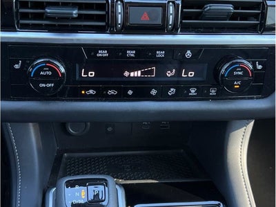 2025 Nissan Pathfinder SL Sport Utility 4D