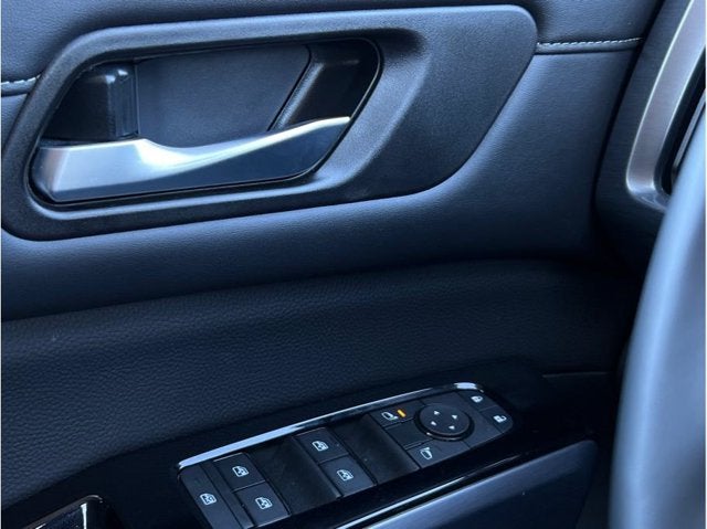 2025 Nissan Pathfinder SL Sport Utility 4D