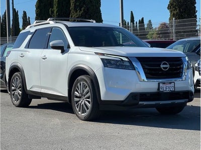2025 Nissan Pathfinder SL Sport Utility 4D