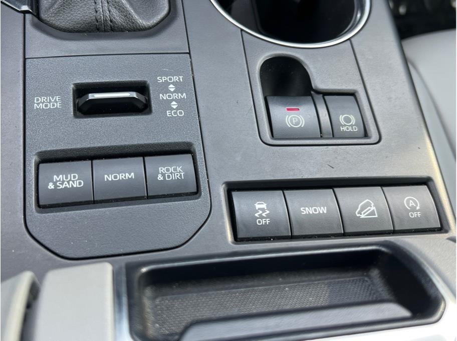 2021 Toyota Highlander XLE Sport Utility 4D